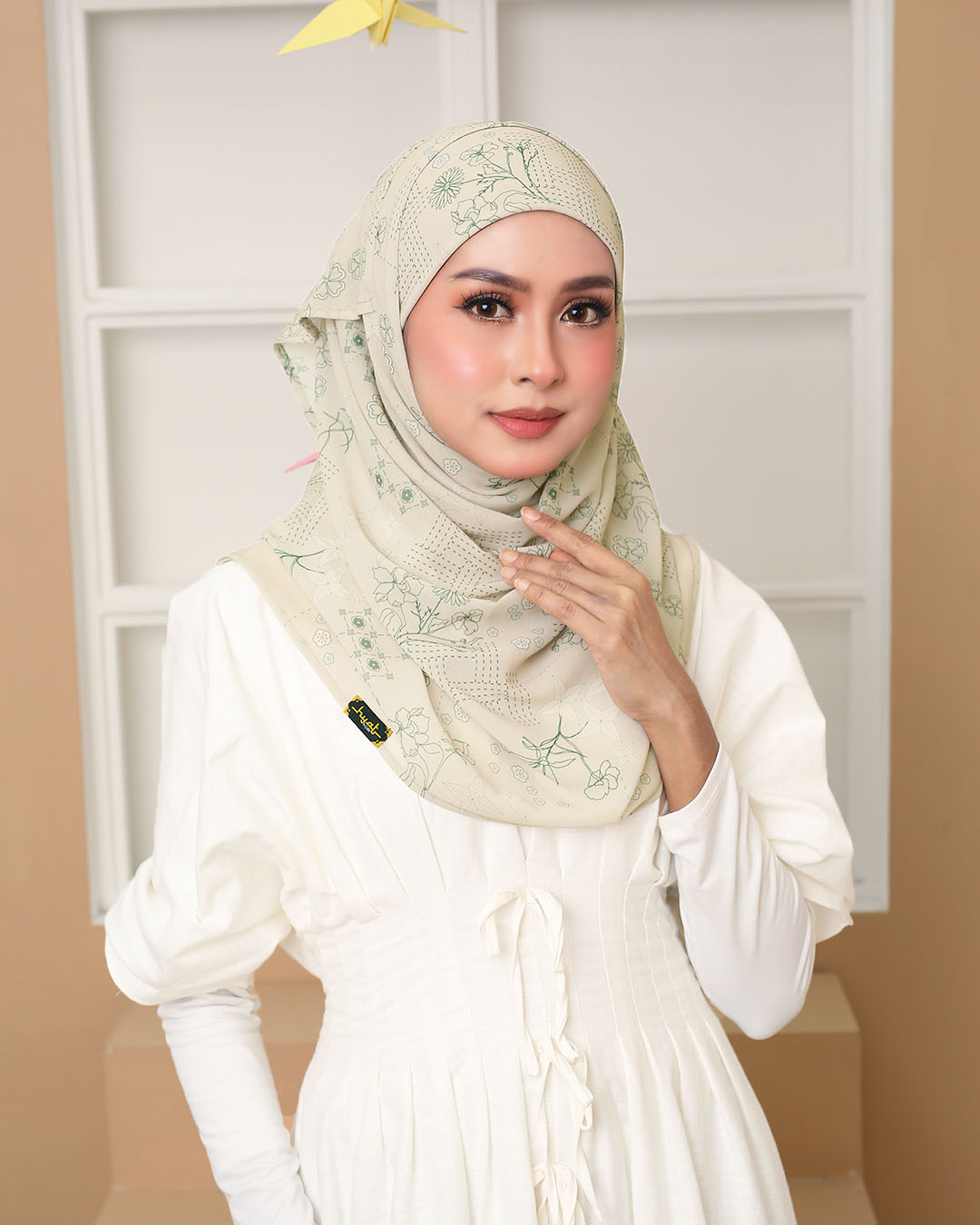 Hyat Xclusive Crane - Image 2